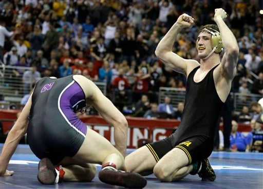 NCAA wrestling: Logan Stieber keeps rolling with quarterfinal win