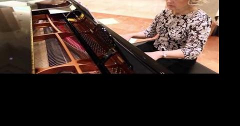 Shelley Lawson: Von Maur pianist