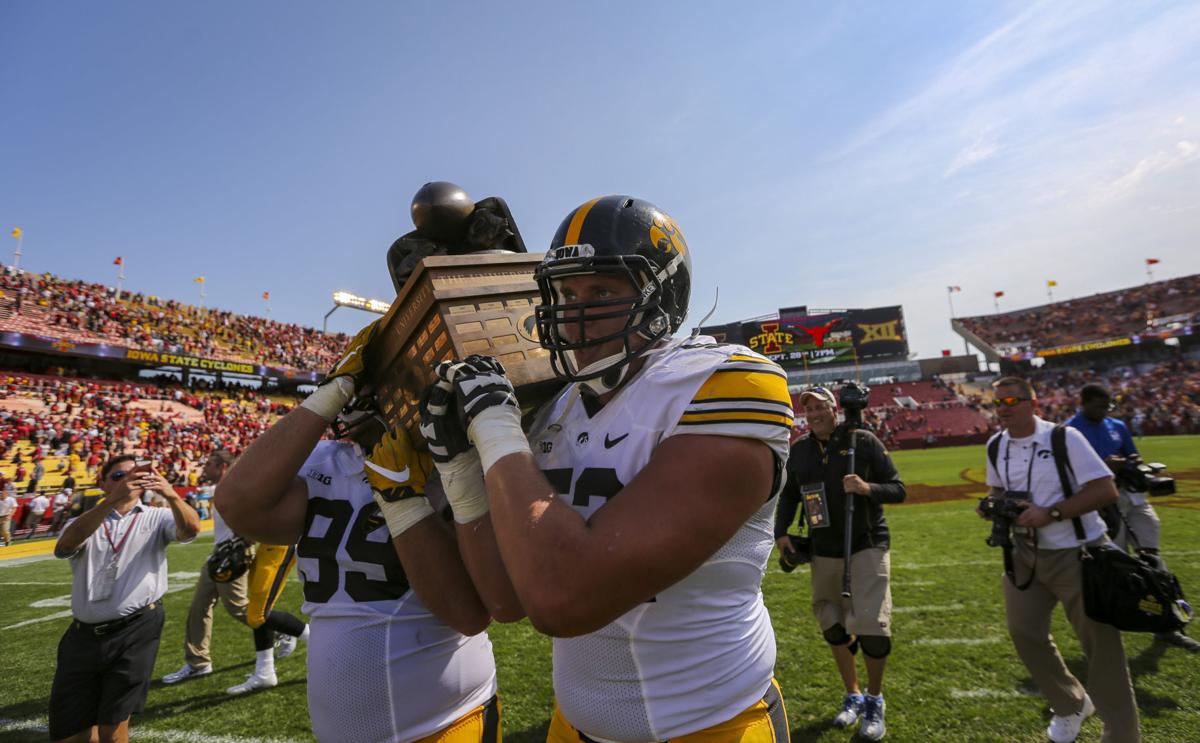 090917-HAWKEYE-FOOTBALL-012
