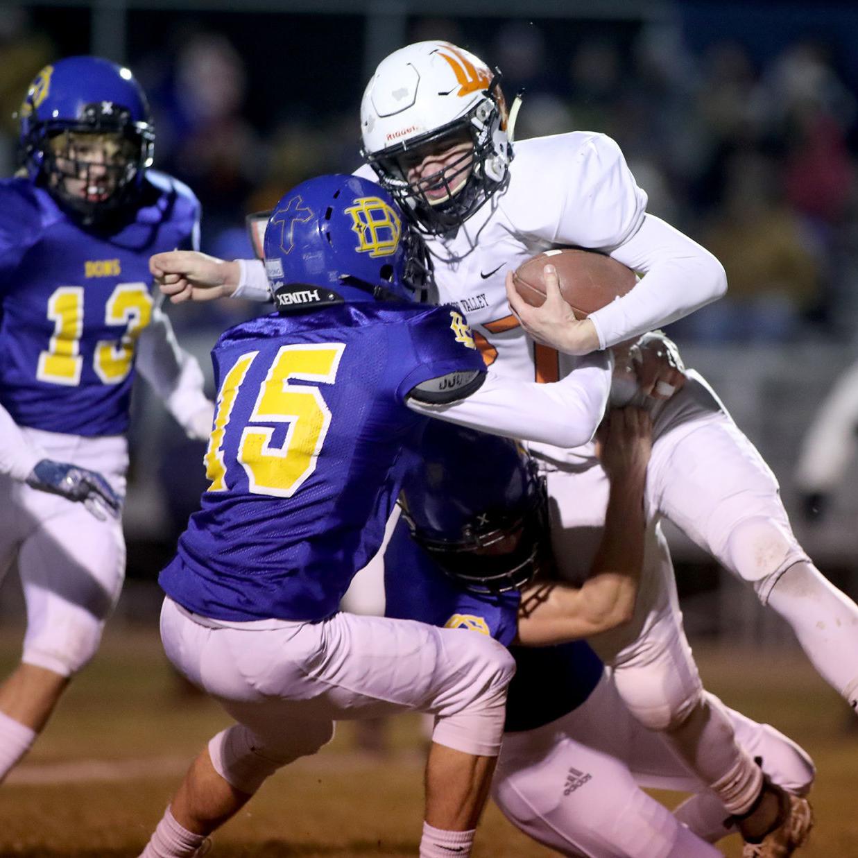 Even Don Bosco Run Past Easton Valley High School Football Qcvarsity Com Qctimes Com