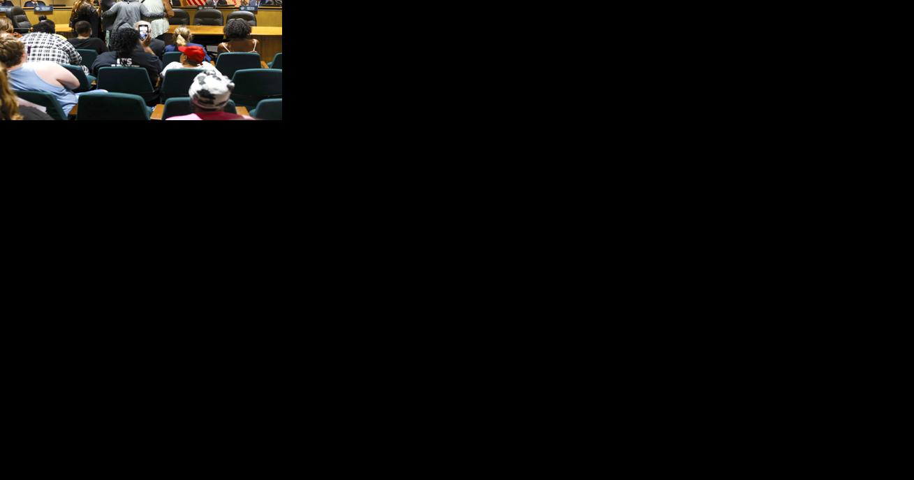 Davenport council approves investigative contract despite concerns - Vimarsana News