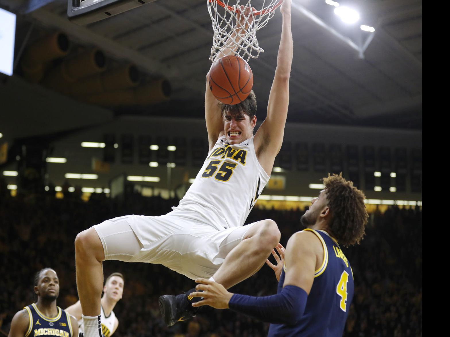 Garza S Old School Game Comes From Years Of Study Basketball Qctimes Com