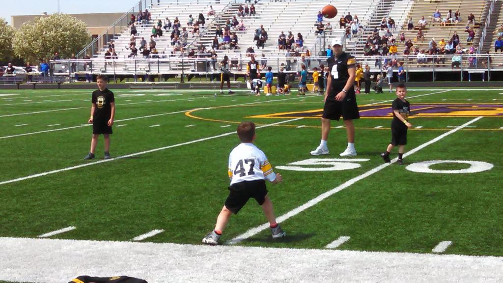Hawkeyes Jones Remains A Stand Up Guy Hawkmaina Qctimes Com