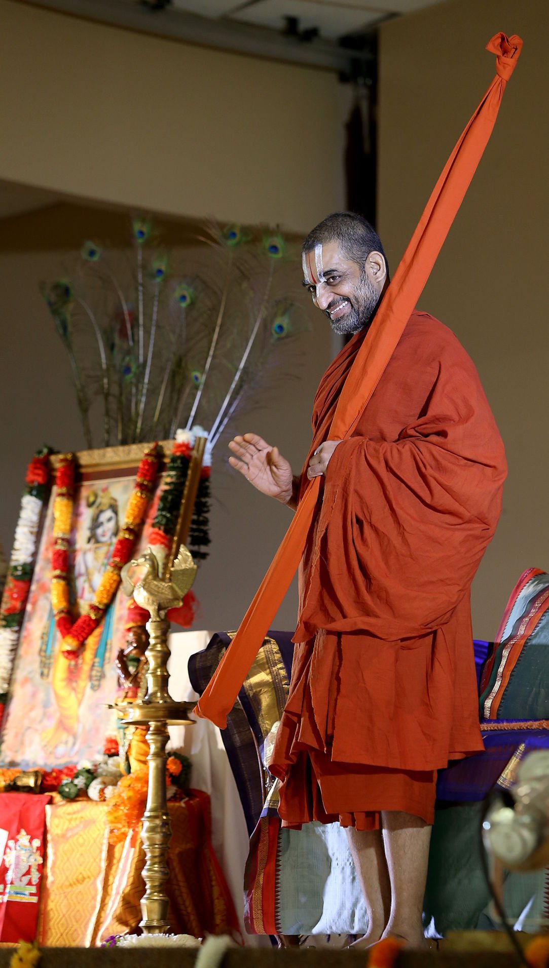 Sri Chinna Jeeyar Swamiji Brings Message Of Love, Peace, Service To Q-C