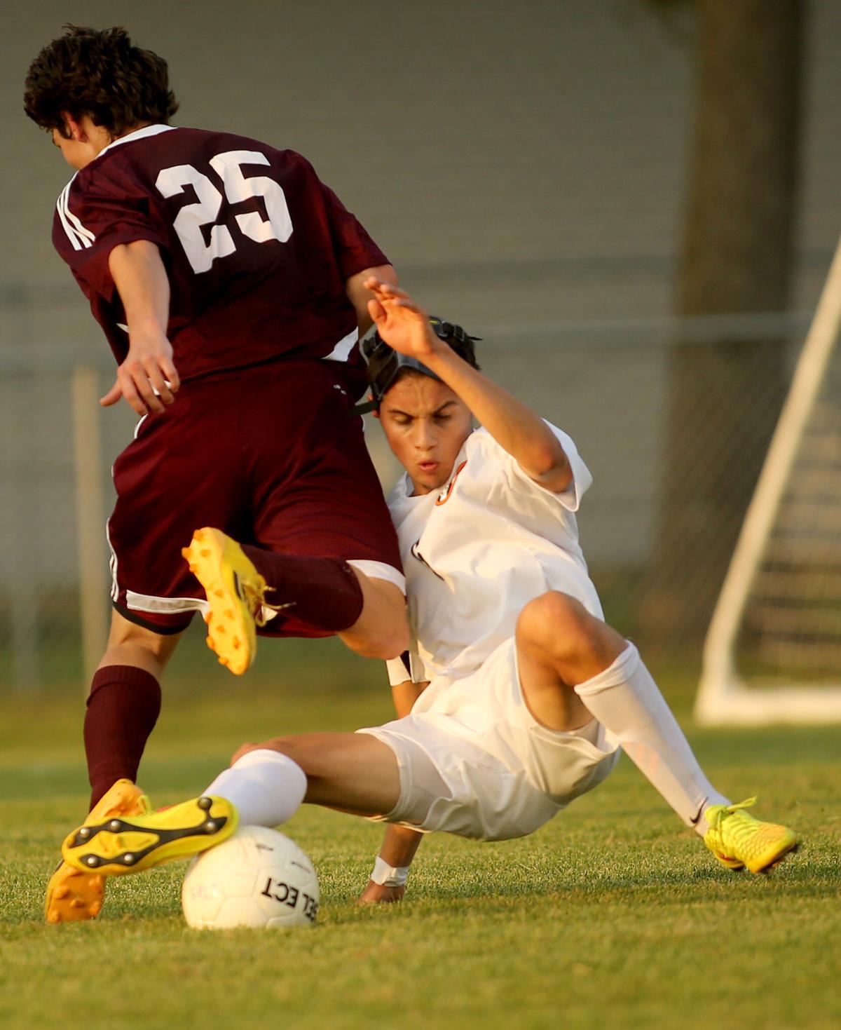 091217-UT-Moline-Boys Soccer-002