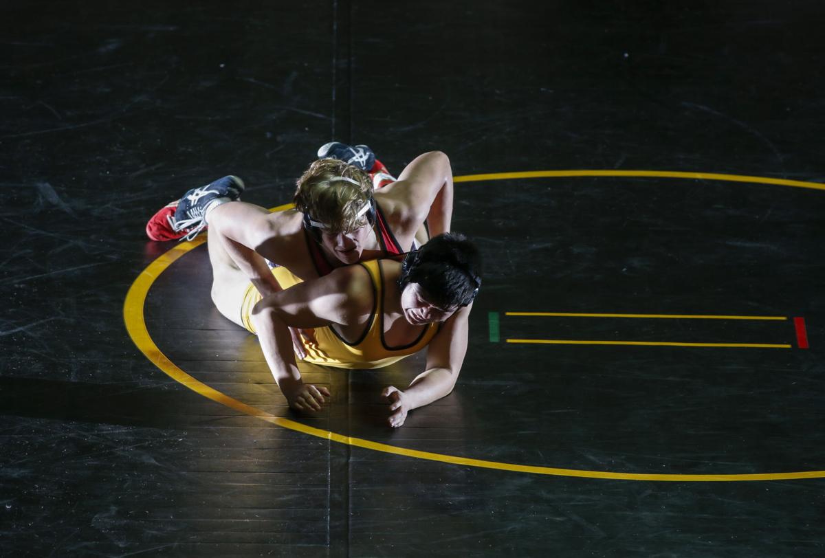 011117-BETTENDORF-WRESTLING-022