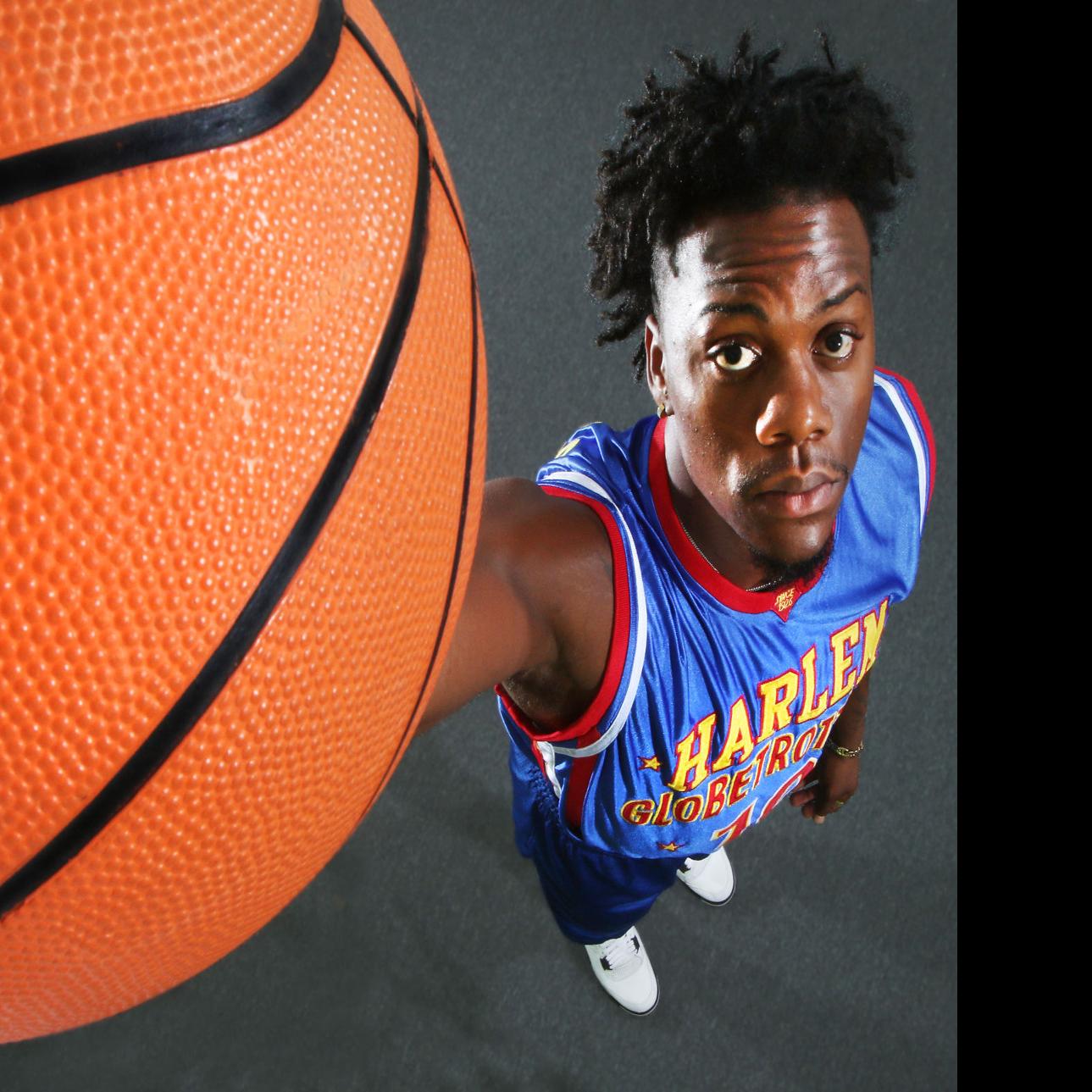 Clinton S Devan Douglas Wins Ncaa Dunk Contest Loses Mother Then