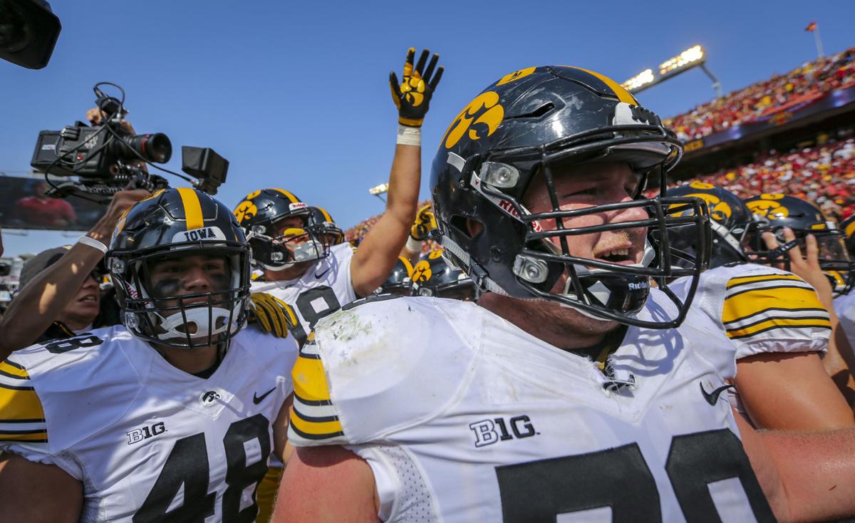 090917-HAWKEYE-FOOTBALL-054.jpg