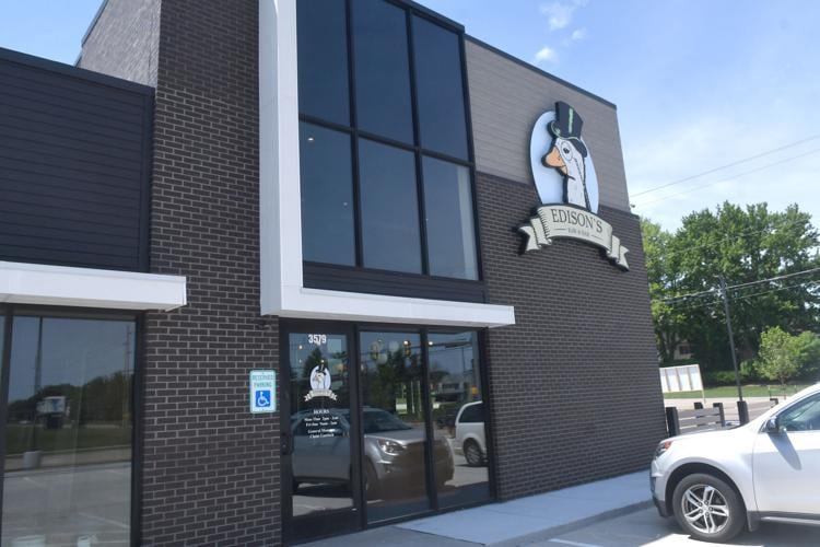 Edison's Raw Bar in Bettendorf blends contemporary and vintage