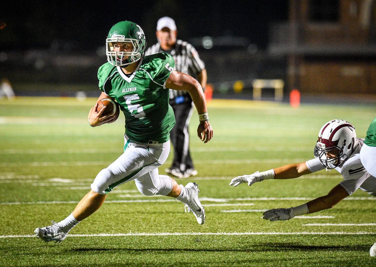Pioneers Upset Maroons High School Football Qcvarsity Com