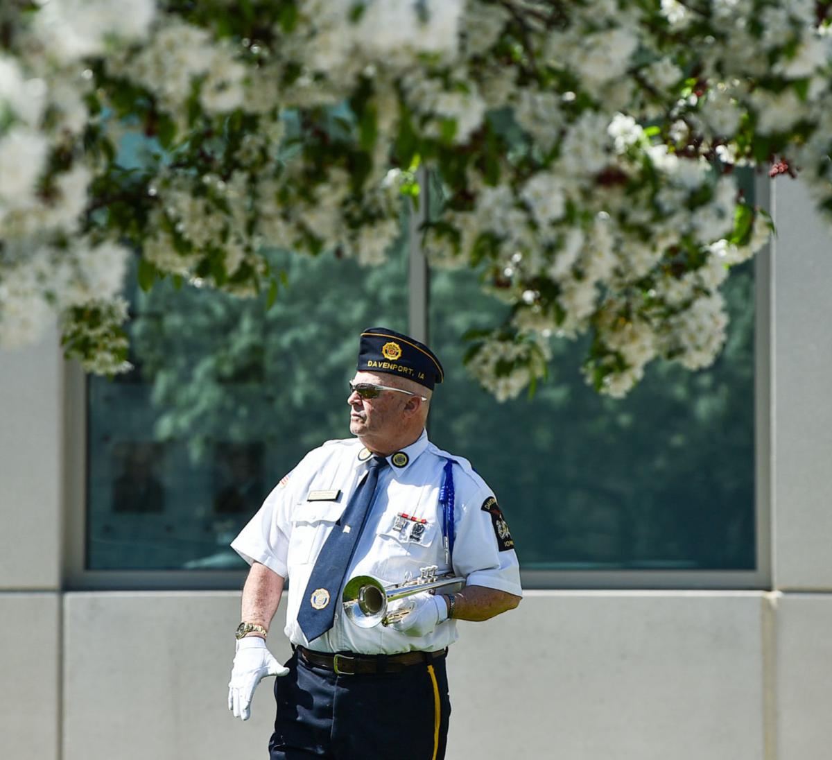050420-qc-nws-policememorial-001
