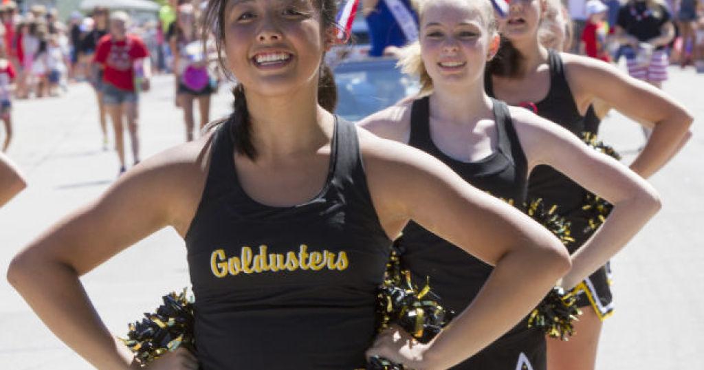 Bettendorf parade brings out families, memories