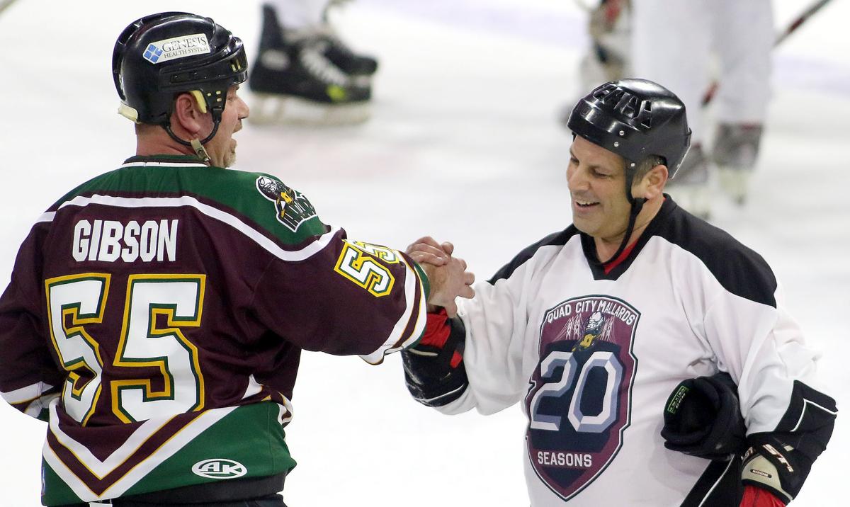 Former Mallards Enjoy Once In A Lifetime Alumni Game Don Doxsie Sports Qctimes Com