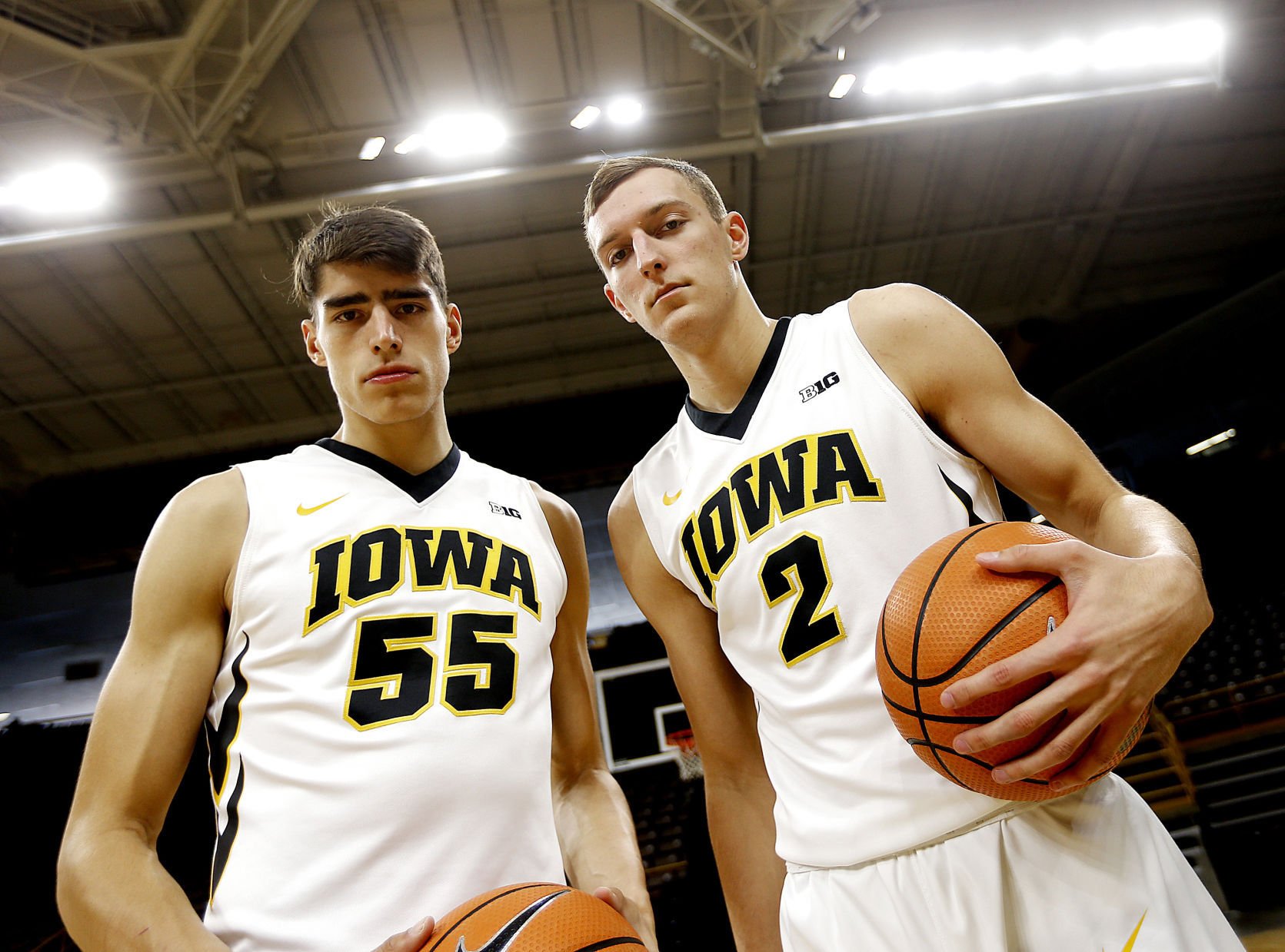 Freshman Twin Towers Debut For Hawkeyes Tonight | Iowa Hawkeyes ...