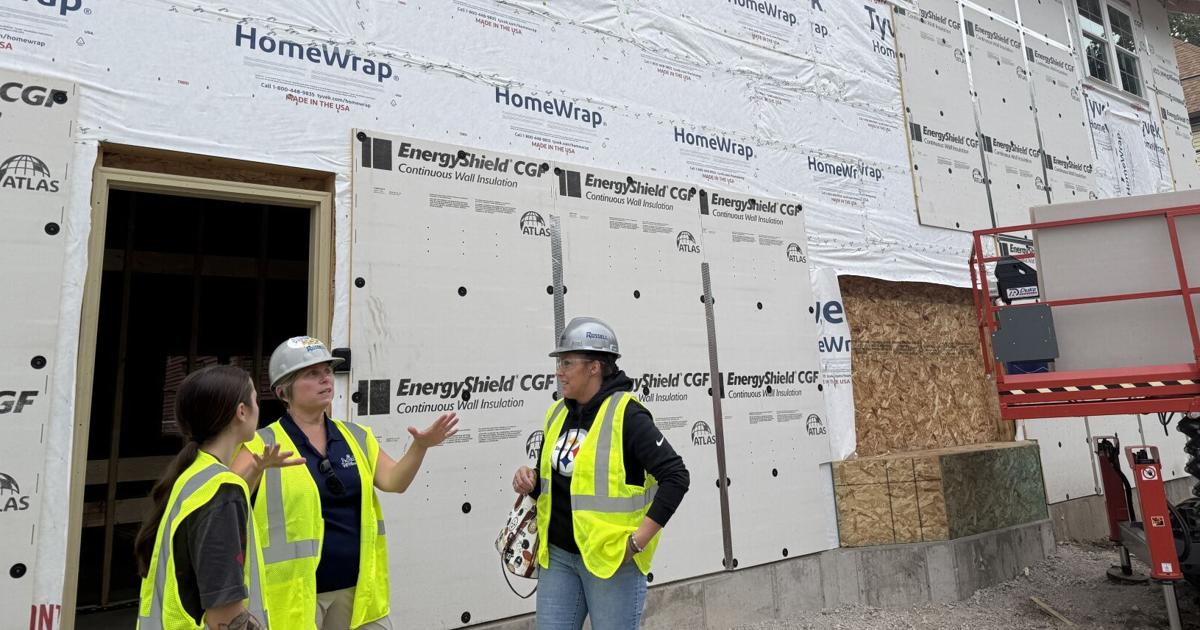 Project Renewal hosts ‘beam signing;’ $1 million project will serve neighborhood kids