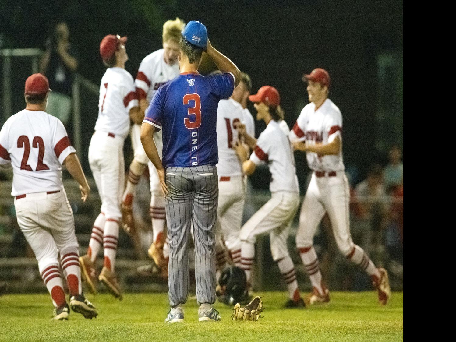 Centerville Outlasts Camanche In Extra Inning Semifinal Tussle High School Baseball Qcvarsity Com Qctimes Com