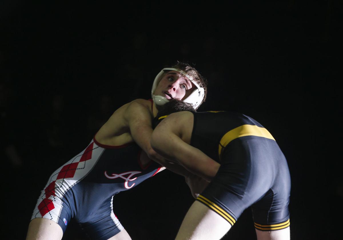 011117-BETTENDORF-WRESTLING-009