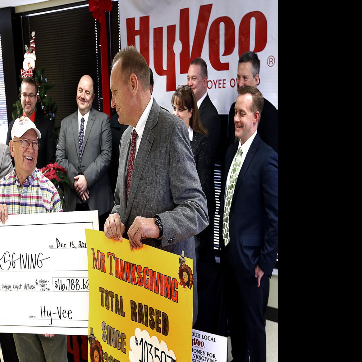 Hy Vee Raises More Than 16 000 For Mr Thanksgiving Dinner Local News Qctimes Com