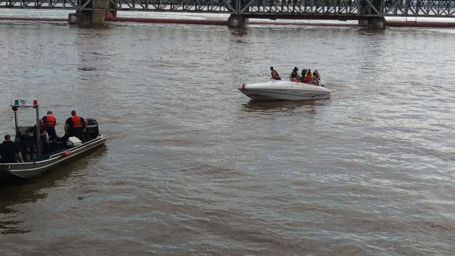 Disabled boat rescued from rollers at Lock and Dam 15