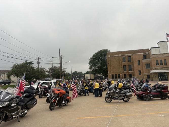 Motorcyclists before Bix 7