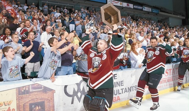 2001:: Mallards win Colonial Cup
