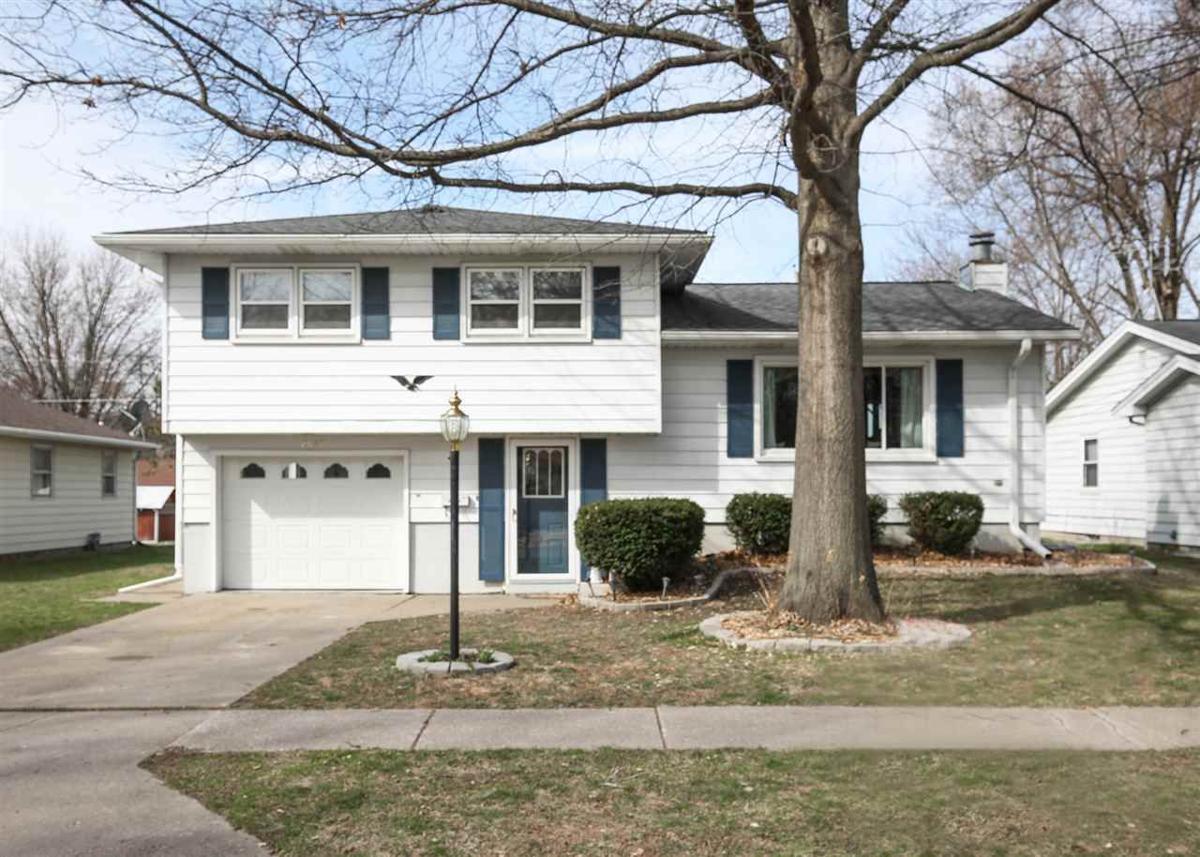 3 Bedroom Home in Moline - $135,000