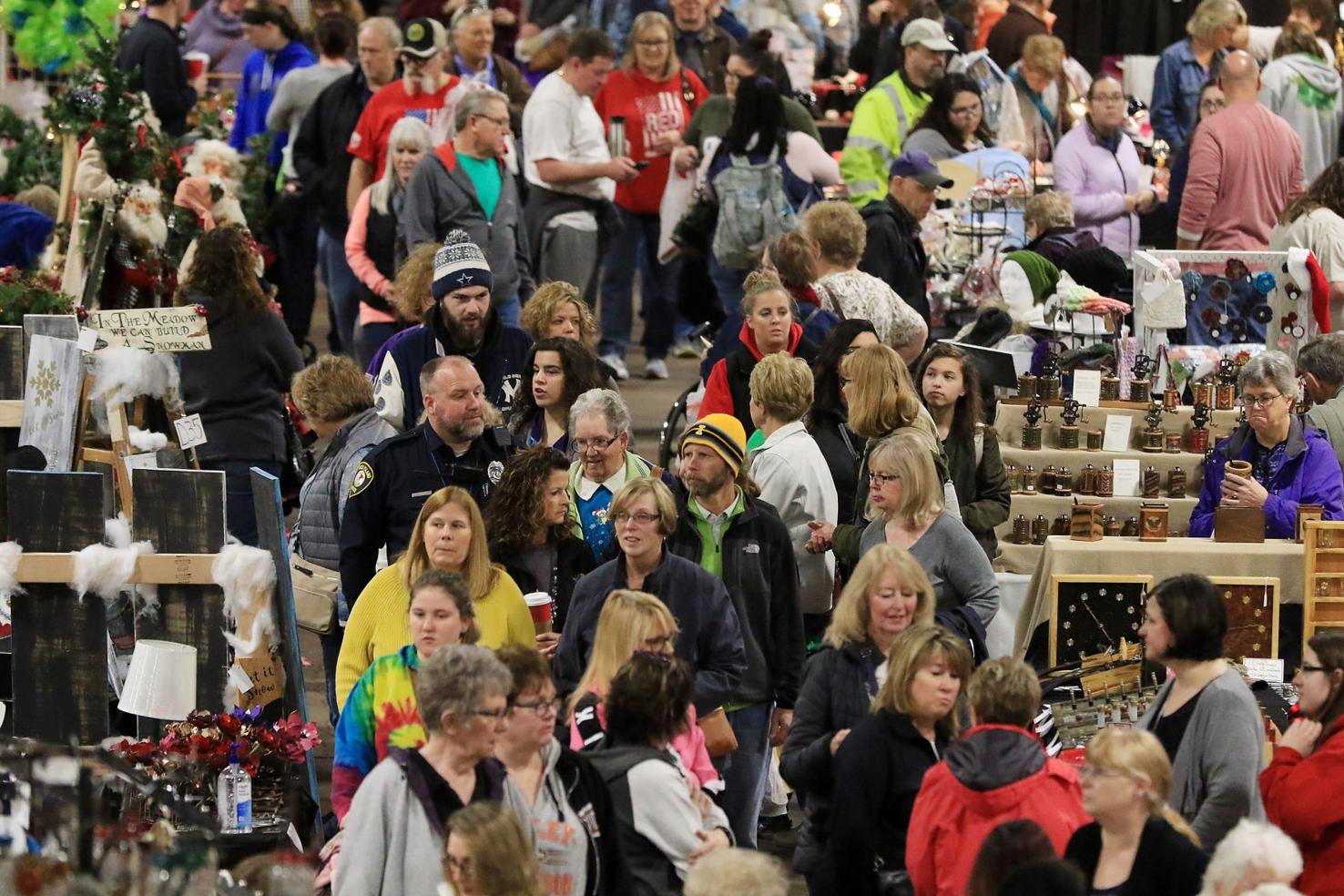 PHOTOS 29th Annual Quad City Christmas Arts & Craft Fair