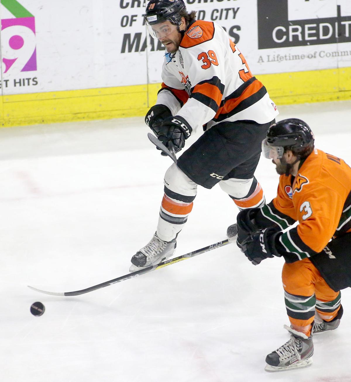 042217-mallards-komets-gm5-006