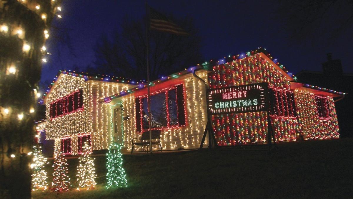 Griswold House Lights Up The Night Local News Qctimes Com