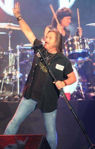080213-lynyrd-skynyrd2