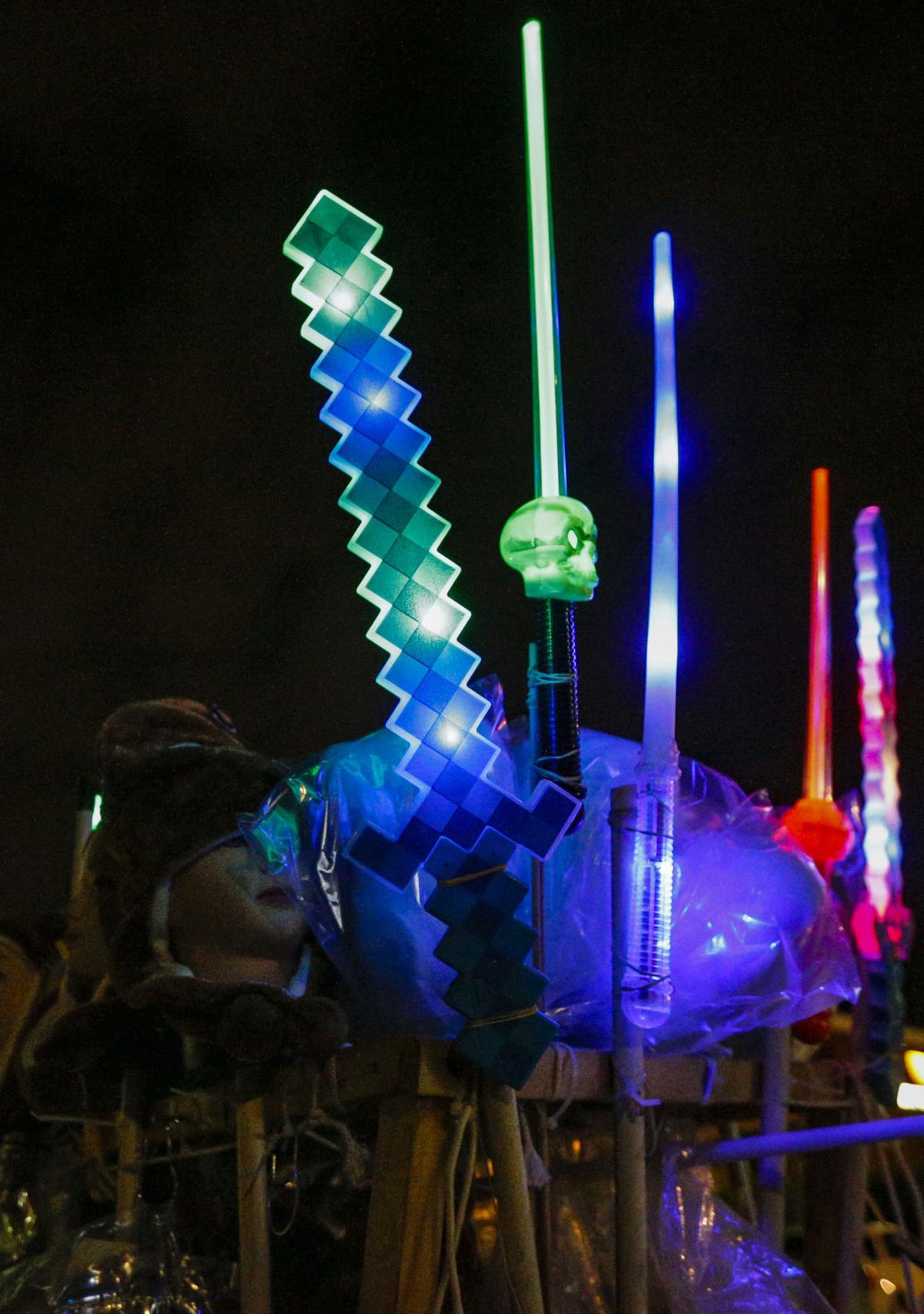 102916-BETTENDORF-HALLOWEEN-019.jpg
