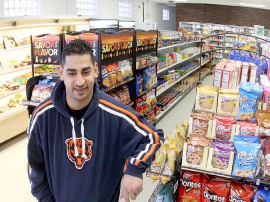 Hilltop Grocery Revives Vacant Davenport Storefront Business Economy Qctimes Com