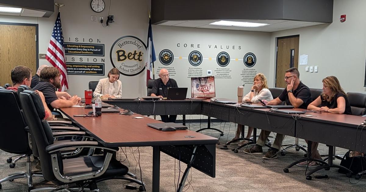 Bettendorf schools to pay more than $700,000 to former superintendent
