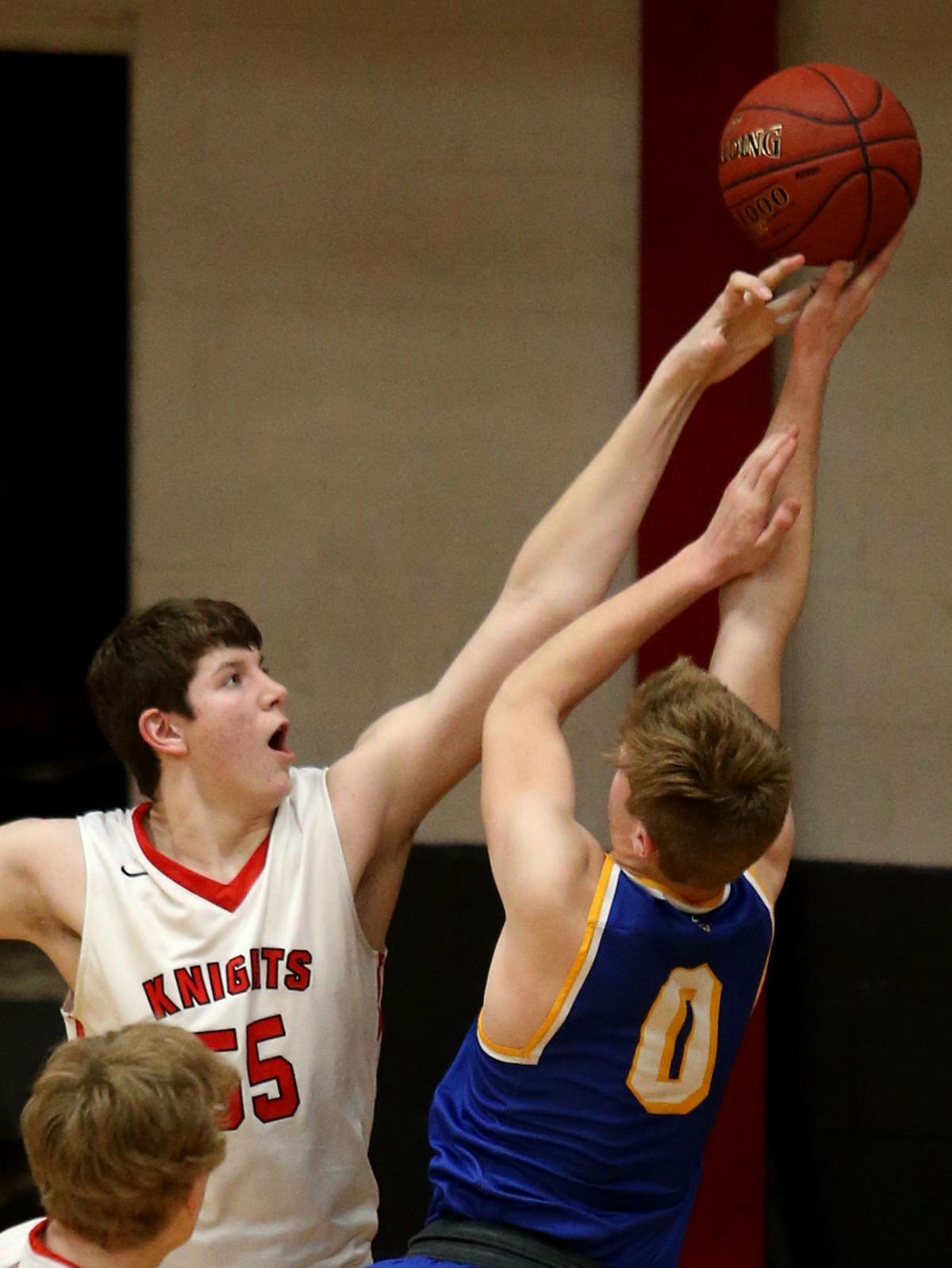 Dubuque Wahlert Upends Top Seeded Assumption In District Final