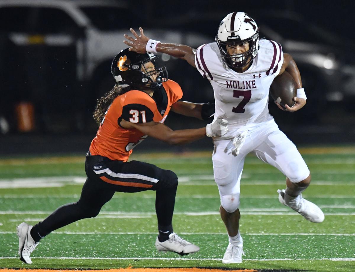 100121-qc-spt-moline-uths fball-209