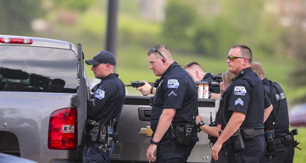 Davenport police take suspected drug dealer into custody after short