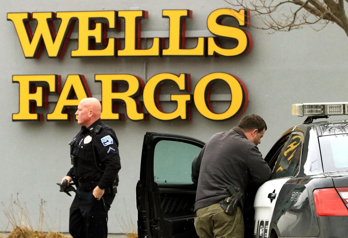 Wells Fargo Bank Robbed Davenport School Goes On Lockdown As A Precaution Local Crime Courts Qctimes Com