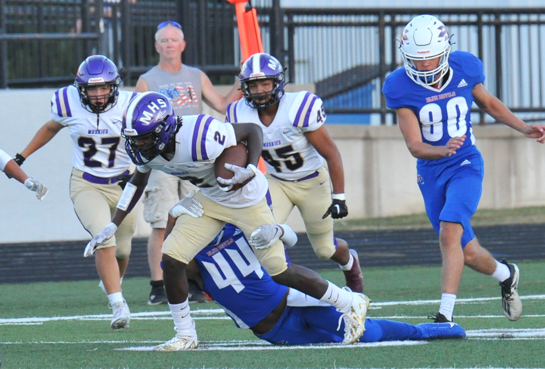 Muscatine Muskies secure thrilling 14-13 victory over Davenport Central Blue Devils