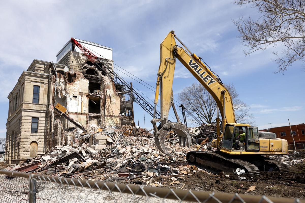 rock-island-county-courthouse-demolition-continues