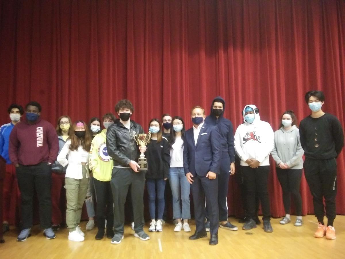 Rivermont Collegiate students pose with Iowa Secretary of State Paul Pate