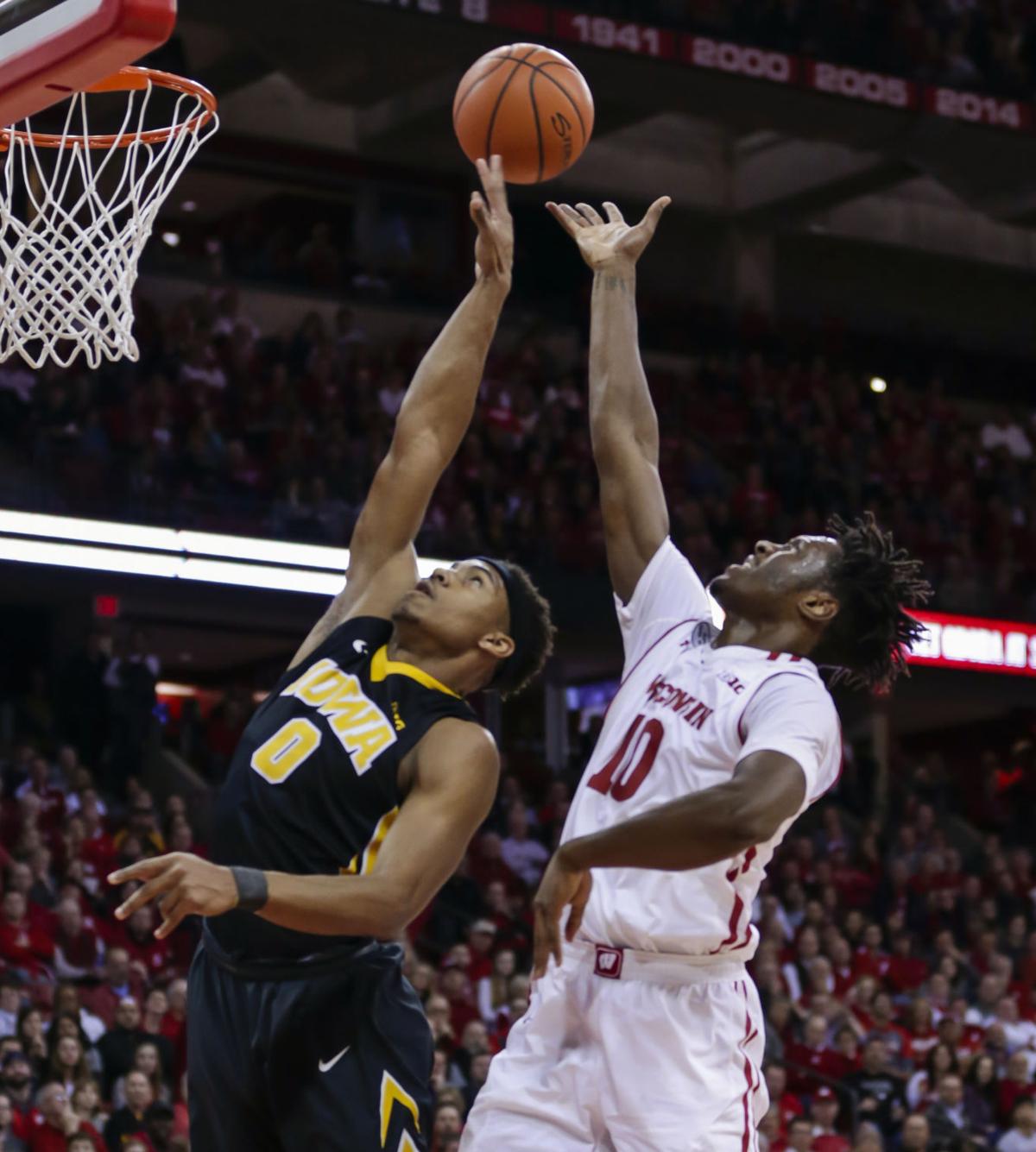 Hawkeyes Stun Badgers On Bohannon Three Iowa Hawkeyes Basketball Qctimes Com