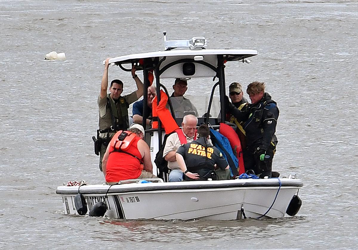Search for man who fell into Mississippi River will continue through