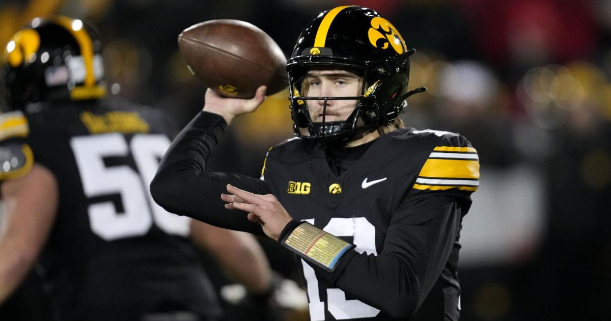 Iowa walk-on QB Jackson Stratton enters transfer portal