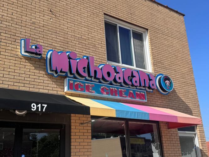 La Michoacana Ice Cream building 2.jpg
