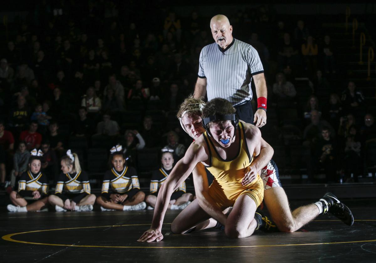 011117-BETTENDORF-WRESTLING-004.jpg