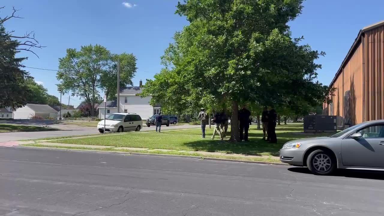 NorthPark Mall Davenport shooting today latest – Armed suspect dies in  suicide during SWAT standoff outside Burger King