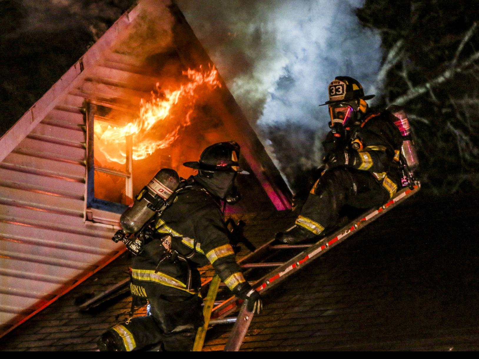 Rock Island Firefighters Fight House Fire Wednesday Night Local News Qctimes Com