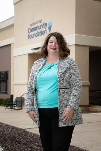 Sue-Hafkemeyer-outside-Community-Foundation-offices-01.jpeg