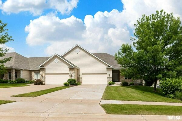 3 Bedroom Home in Bettendorf - $450,000