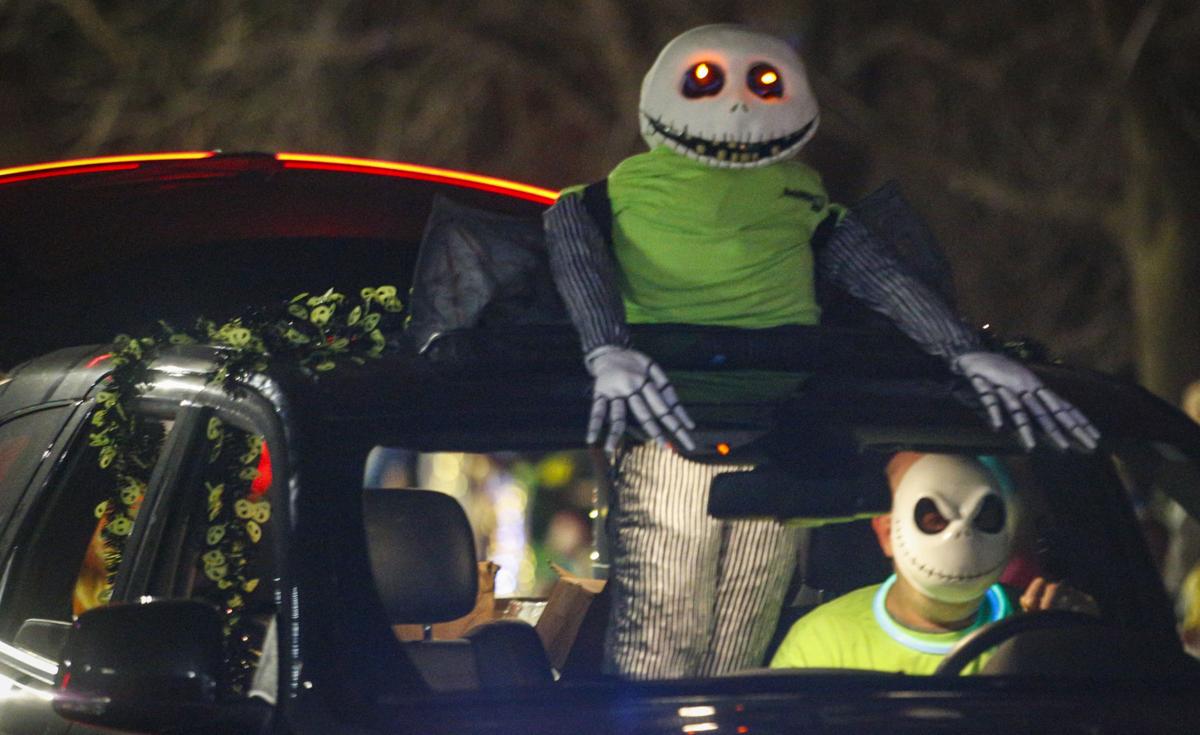 102916-BETTENDORF-HALLOWEEN-012.jpg